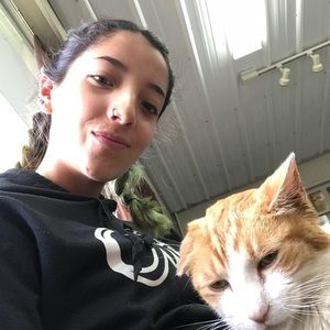 Meet your Posher, Laura